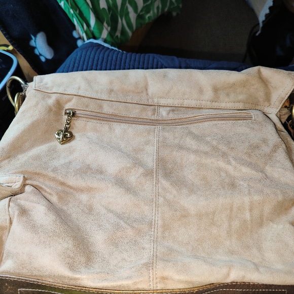 🔷Kathy Van Zeeland Faux Suede Large Studded Tan convertible hobo Handbag - Picture 6 of 12